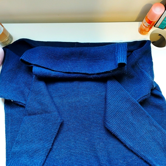A blue cowlneck sweater - Picture 2 of 3